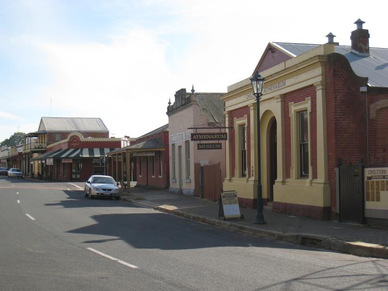 Chiltern - Shops and commercial centre, Conness Street and Main Street: View west along Conness St towards Main St