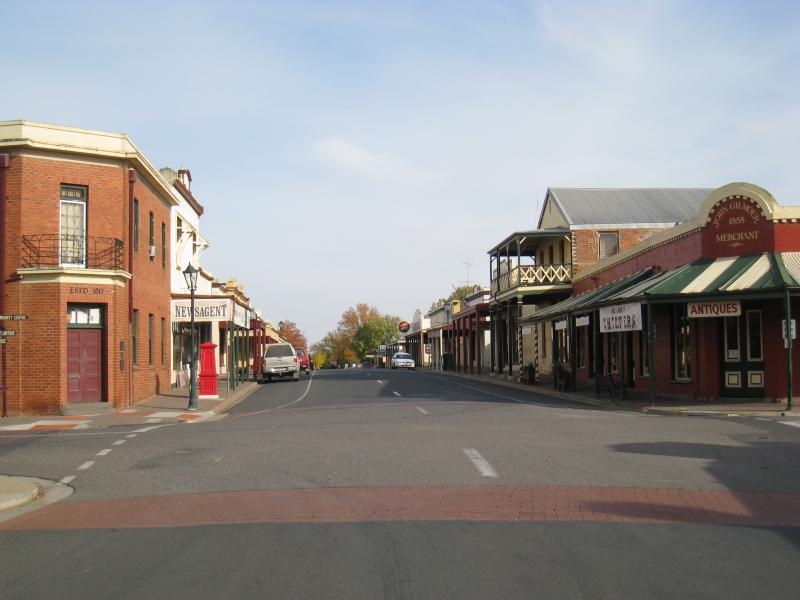 Chiltern - Shops and commercial centre, Conness Street and Main Street: View west along Conness St at Main St
