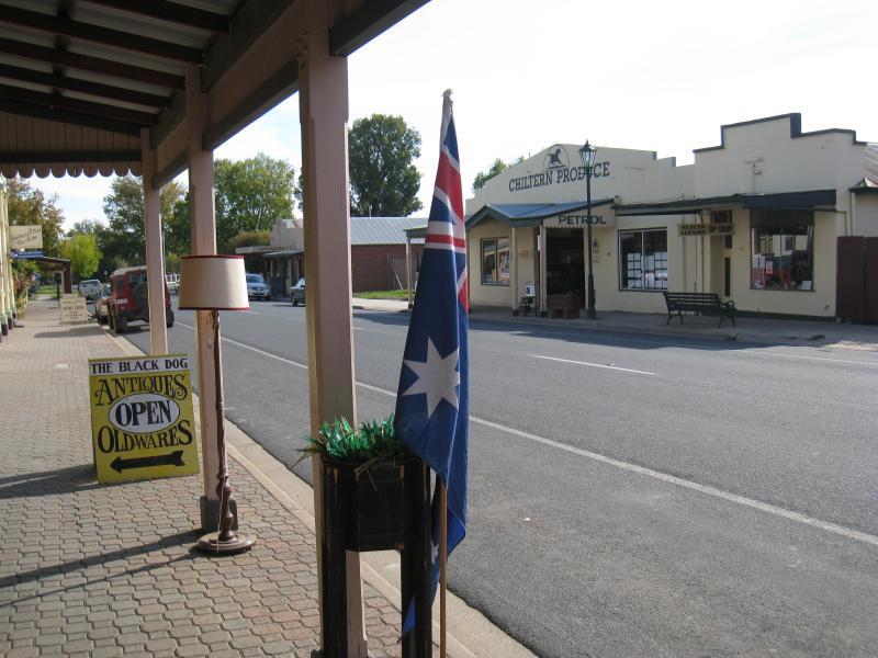 Chiltern - Shops and commercial centre, Conness Street and Main Street: View west along Conness St