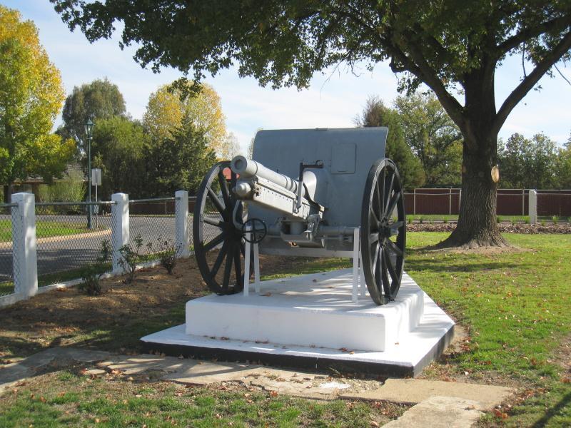 Chiltern - Shops and commercial centre, Conness Street and Main Street: Cannon at war memorial, Conness St between Gleeson St and Epsom Rd