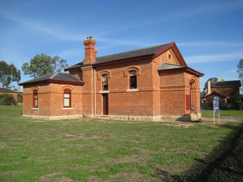 Chiltern - Main Street between High Street / Crawford Street and Reid Street: Former court house