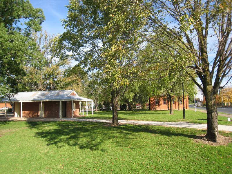 Chiltern - Main Street south of Conness Street: Gardens between Conness St and Alliance St