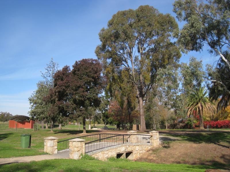 Chiltern - Martin Park, corner Main Street and Alliance Street: Footbridge and Lakeside Music Bowl