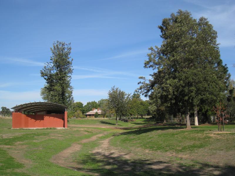 Chiltern - Martin Park, corner Main Street and Alliance Street: Lakeside Music Bowl