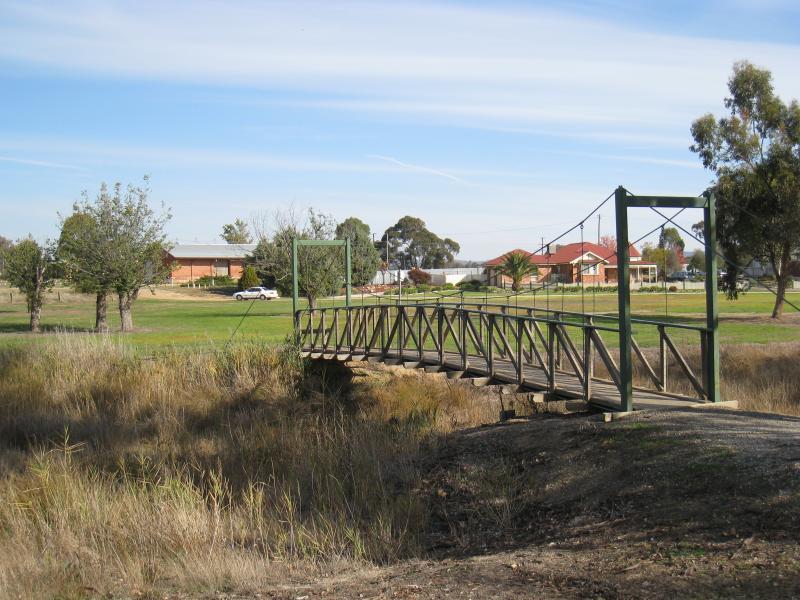 Chiltern - Lake Anderson and surrounding parkland: View south across footbridge near south-eastern end of lake towards railway station