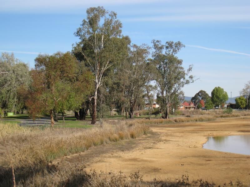 Chiltern - Lake Anderson and surrounding parkland: View south along eastern side of lake