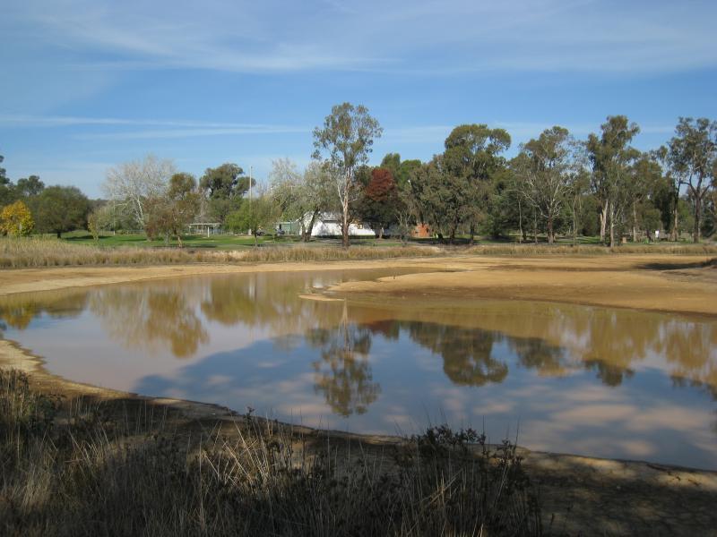 Chiltern - Lake Anderson and surrounding parkland: View south-east across lake from its northern side