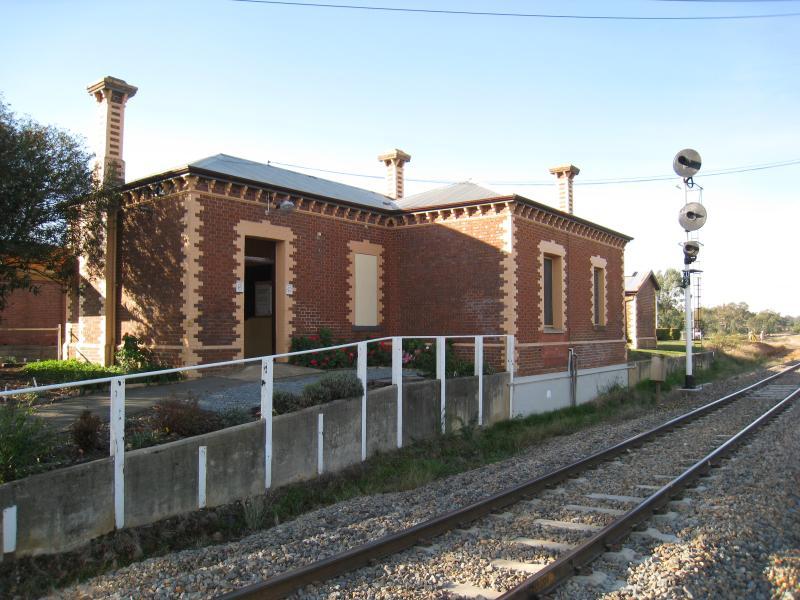 Chiltern - Chiltern railway station, Wills Street: View of station from south side