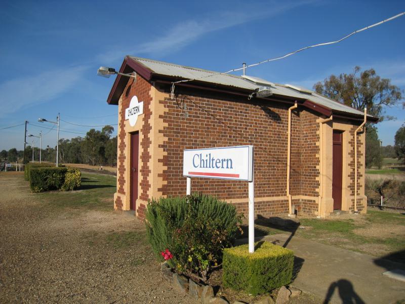 Chiltern - Chiltern railway station, Wills Street: Station platform