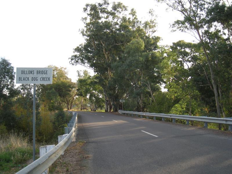 Chiltern - Black Dog Creek, Bridge Street: Dillons Bridge over Black Dog Creek