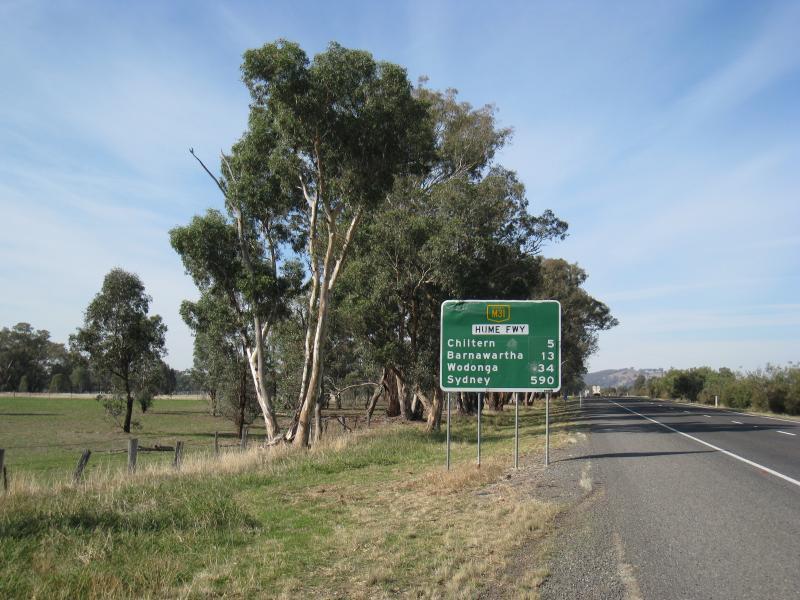 Chiltern - Hume Freeway near Chiltern: View east along Hume Fwy east of Wenkes Rd, 5 km from Chiltern