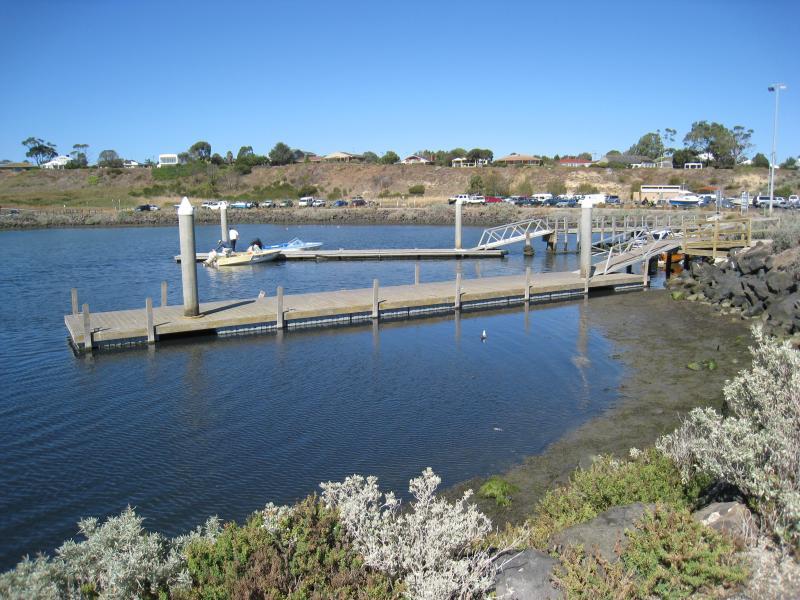 Clifton Springs - Clifton Springs Boat Harbour: View along breakwater to jetties at boat ramp