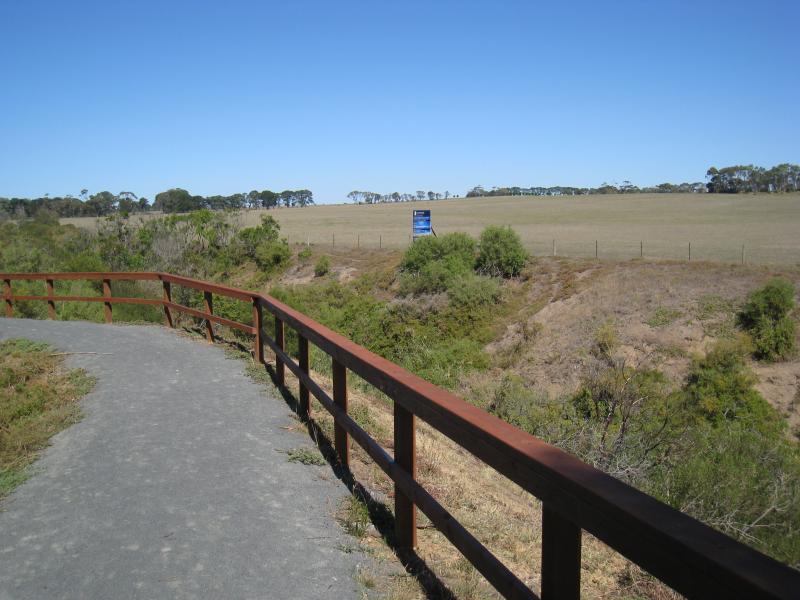 Clifton Springs - Reserve along creek at western end of Bay Shore Avenue: View south along pathway and creek