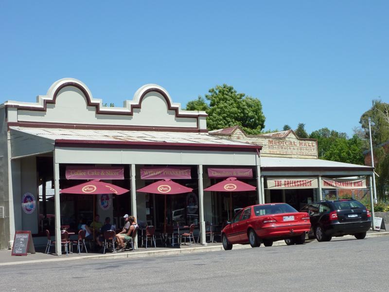 Clunes - Shops and commercial centre, Fraser Street between Service Street and Templeton Street: Cafe, south side of Fraser St