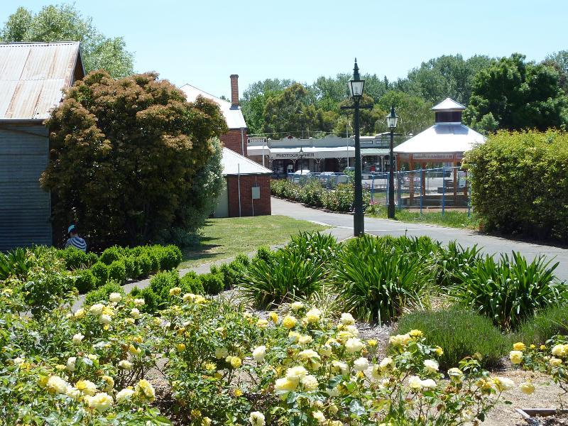 Clunes - Shops and commercial centre, Fraser Street between Service Street and Templeton Street: View north through Collins Place towards Fraser St