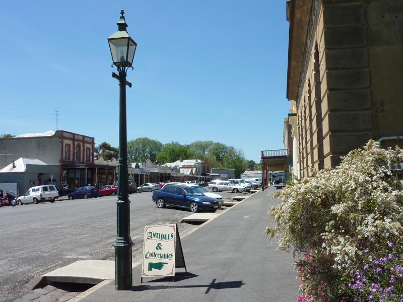 Clunes - Shops and commercial centre, Fraser Street between Service Street and Templeton Street: View east along Fraser St
