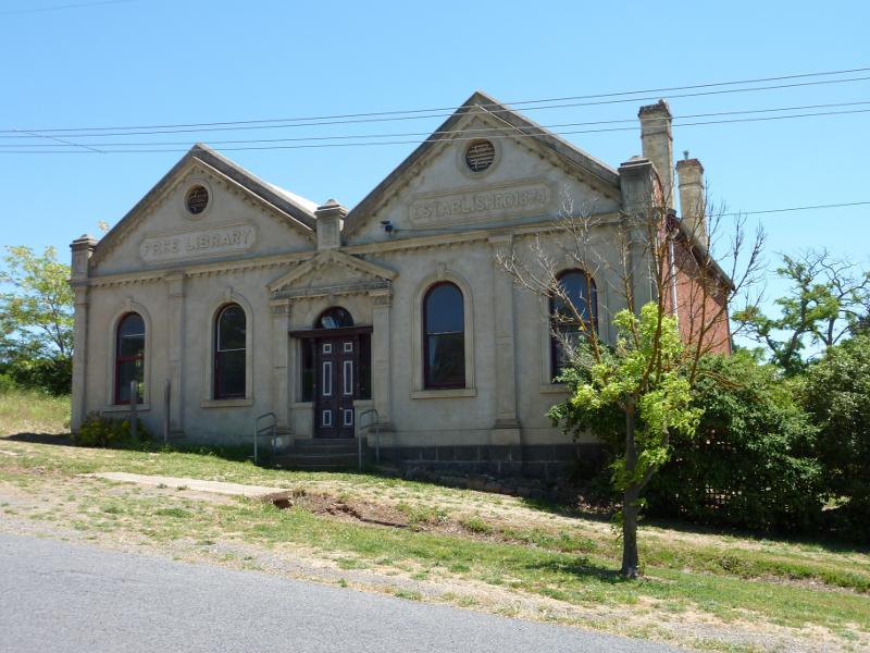 Clunes - Bailey Street: Old library, corner Bailey St and Templeton St