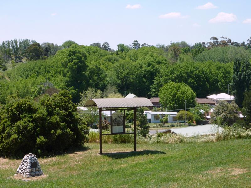 Clunes - Bailey Street: North-east view from skate park towards Fraser St below