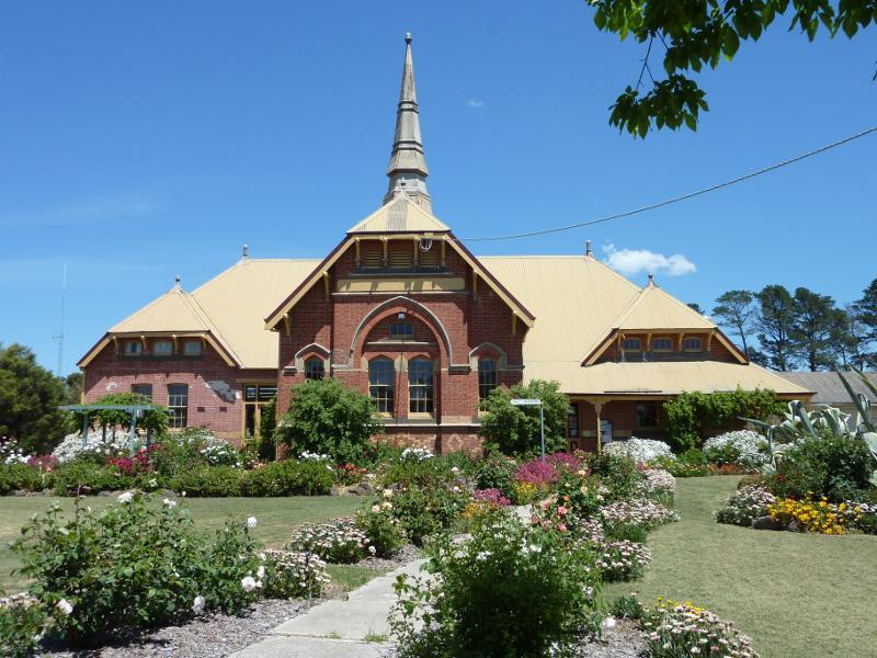 Clunes - Bailey Street: Visitor information centre, corner Bailey St and Suburban St