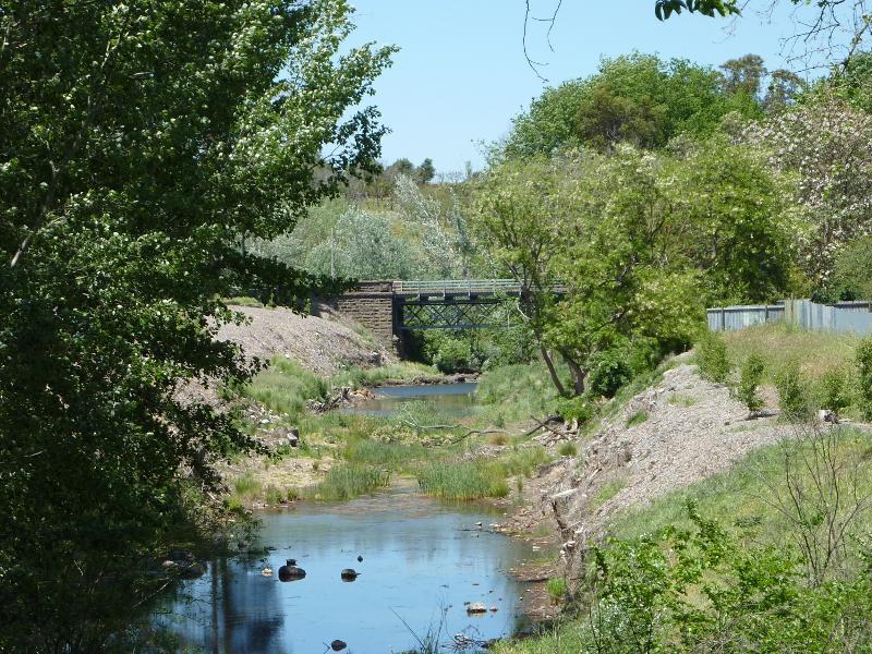 Clunes - Service Street: View south-east along Creswick Creek from bridge at Service St