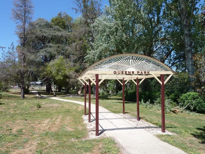 Clunes - Queens Park, Ligar Street: Pergola near entrance at corner of Service St and Ligar St