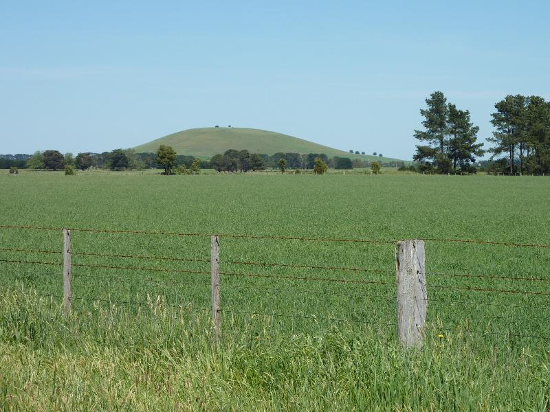 Clunes - Ballarat-Maryborough Road, south of Clunes: South-westerly view, Ballarat-Maryborough Rd north of Holmes Rd