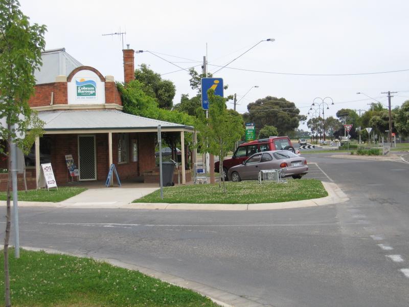 Cobram - Commercial centre and shops: Visitor Information Centre, view south-west along Punt Rd at Station St