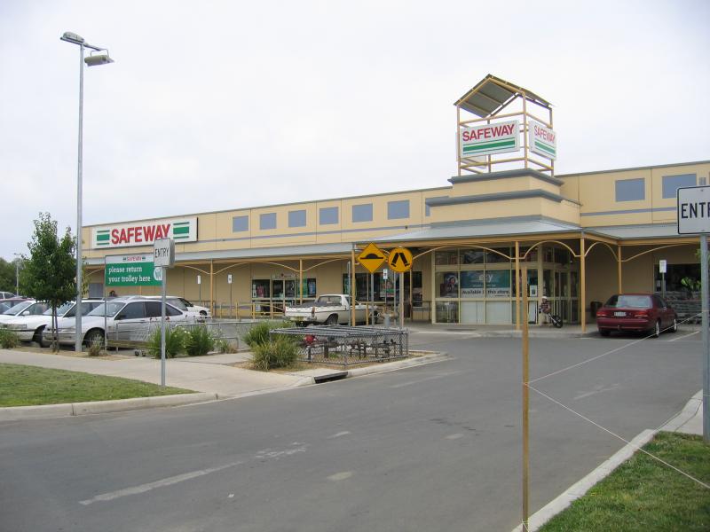 Cobram - Commercial centre and shops: Safeway Supermarket, Punt Rd opposite Station St