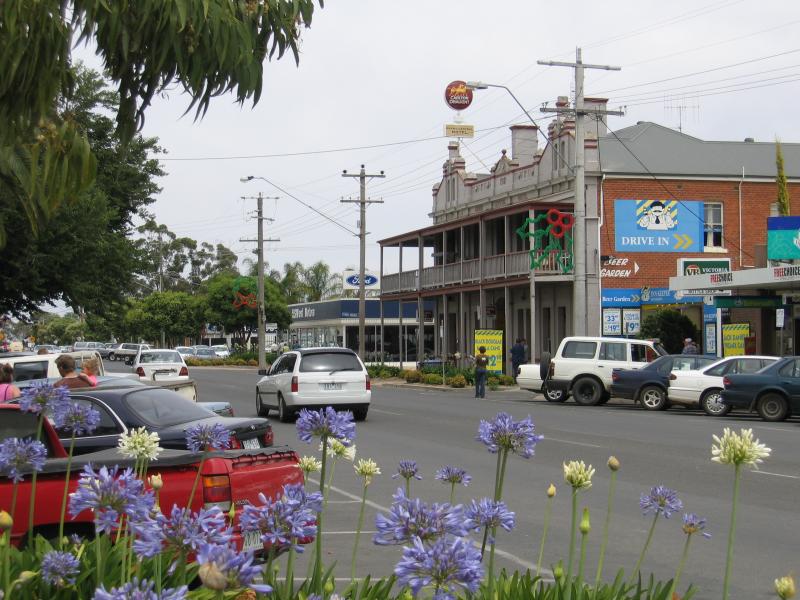 Cobram - Commercial centre and shops: View south-west along Punt Rd between High St and Terminus St
