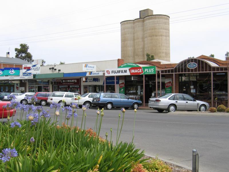 Cobram - Commercial centre and shops - View south-west along Punt Rd between High St and Terminus St