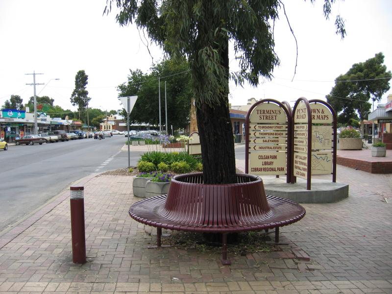 Cobram - Commercial centre and shops: View north-east along Punt Rd towards Bank St