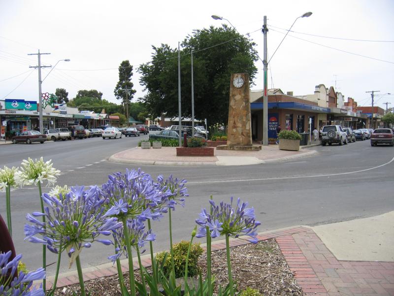 Cobram - Commercial centre and shops - View north-east along Punt Rd at Bank St