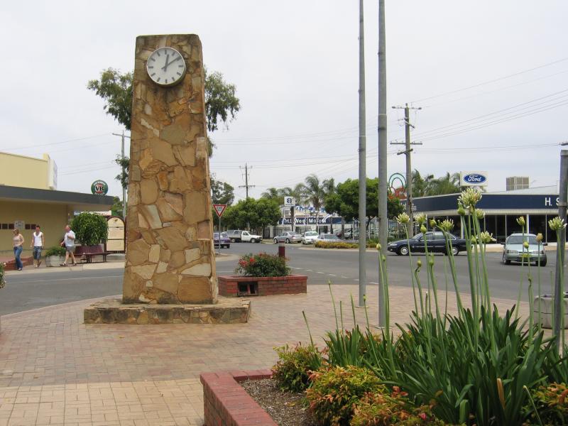 Cobram - Commercial centre and shops: View south-west along Punt Rd towards Bank St