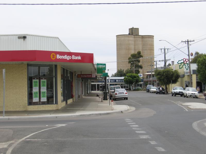 Cobram - Commercial centre and shops - View north along Sydney St at Main St