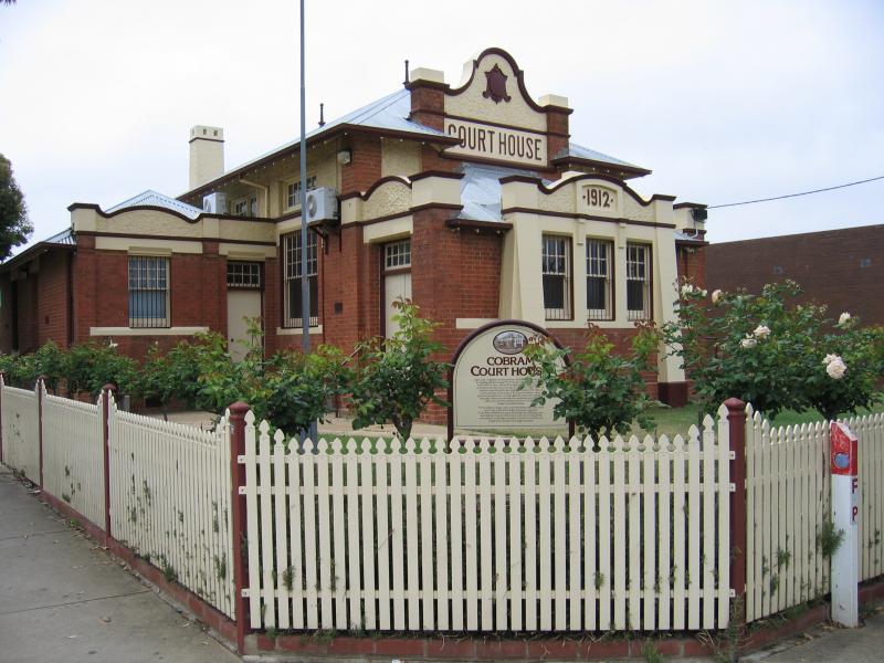 Cobram - Mivo Park (High Street) and surroundings: Court House, corner Punt Rd and High St