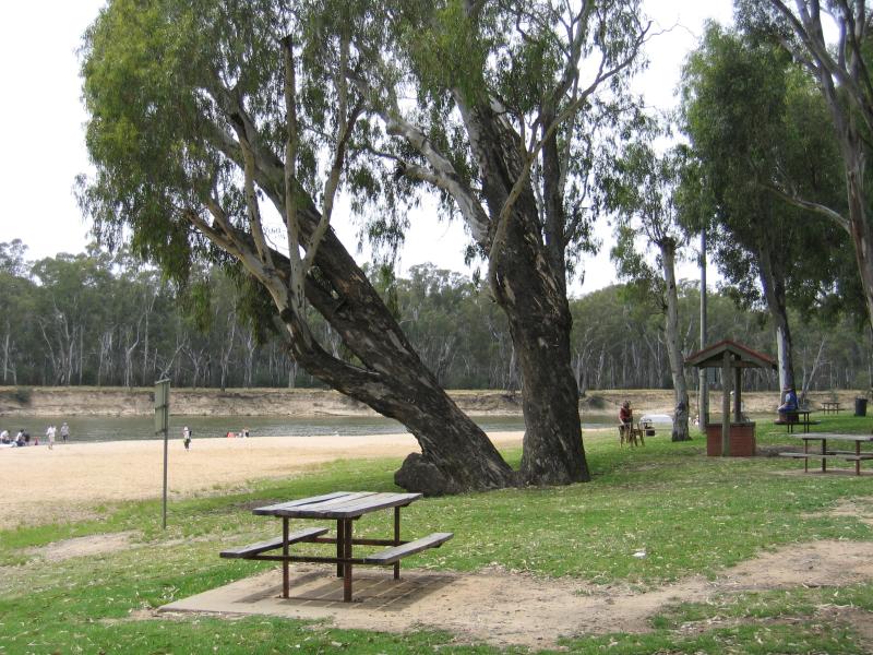 Cobram - Thompsons Beach at Kennedy Park - BBQ and picnic areas