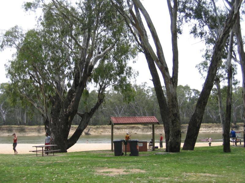 Cobram - Thompsons Beach at Kennedy Park - BBQ and picnic areas