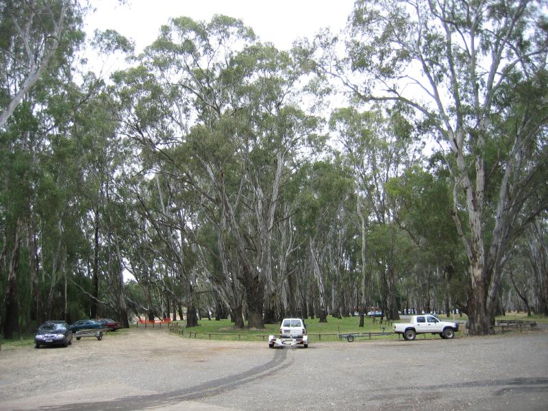 Cobram - Thompsons Beach at Kennedy Park: Car park at boat ramp