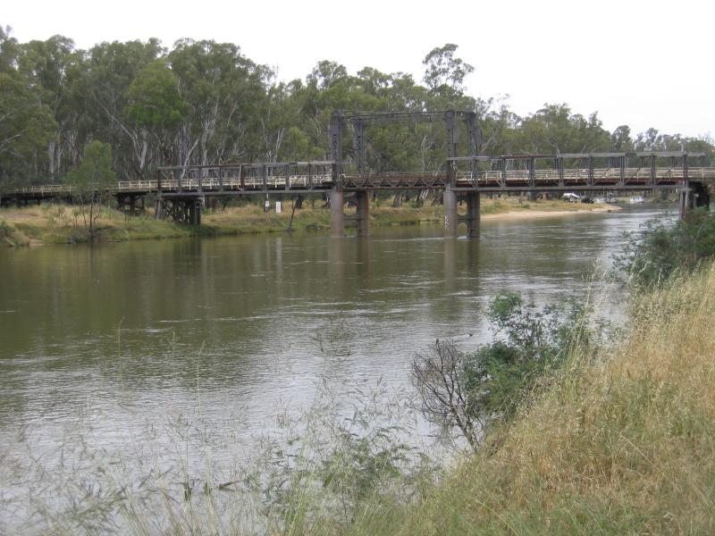 Cobram - Bridge across Murray River and surroundings: View south along Murray River towards bridge