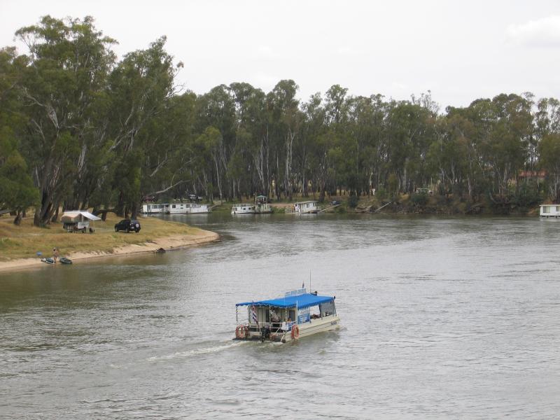 Cobram - Bridge across Murray River and surroundings: View south along Murray River from bridge