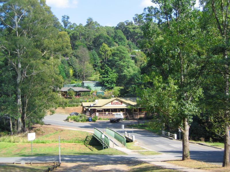 Cockatoo - Recreation reserve and surroundings, McBride Street and Pakenham Road: View west along McBride St towards Cockatoo Creek
