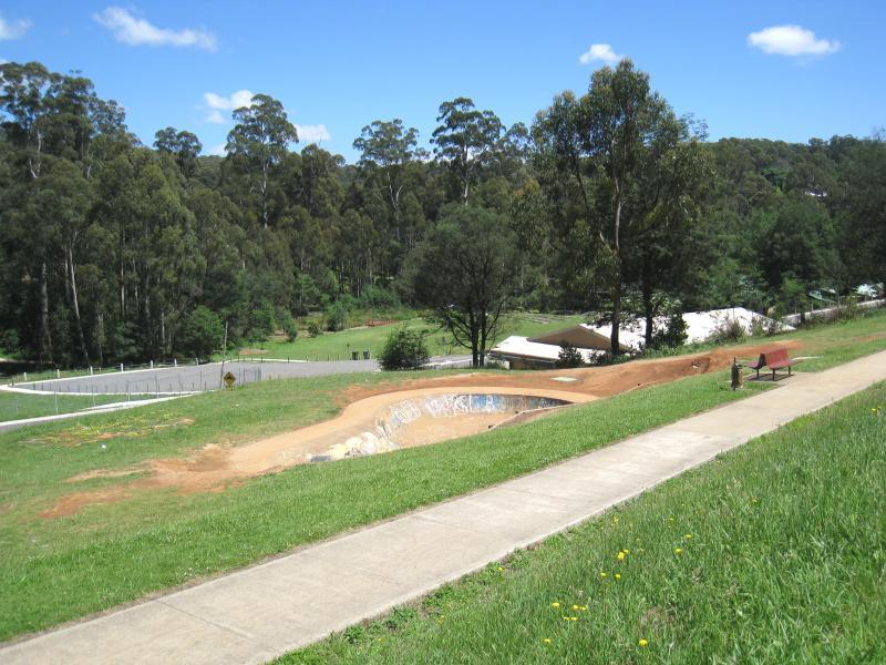 Cockatoo - Recreation reserve and surroundings, McBride Street and Pakenham Road: Skateboard bowl facing Pakenham Rd