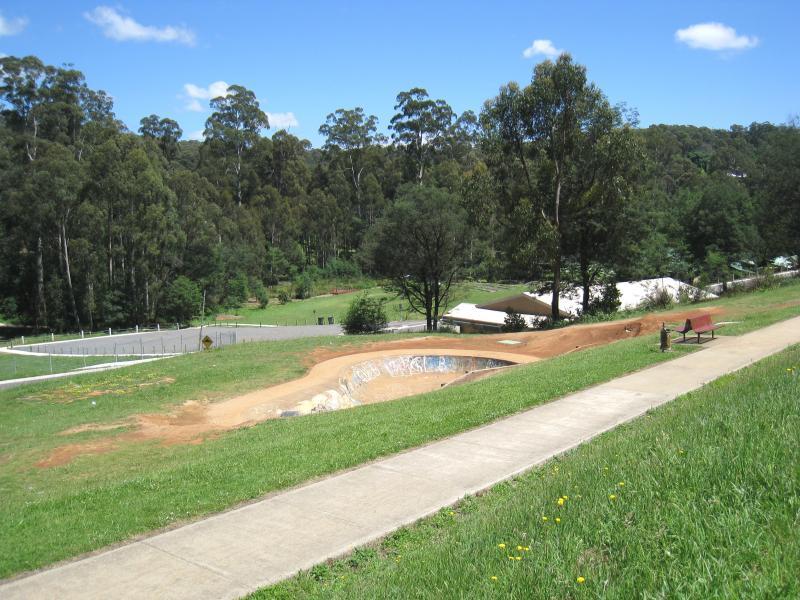 Cockatoo - Recreation reserve and surroundings, McBride Street and Pakenham Road - Skateboard bowl facing Pakenham Rd