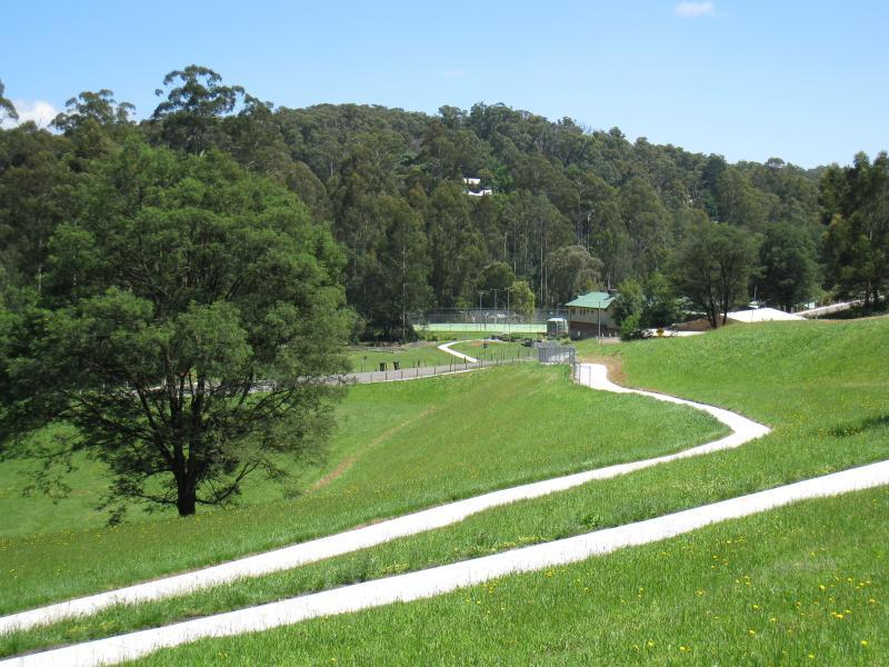 Cockatoo - Recreation reserve and surroundings, McBride Street and Pakenham Road: View north-west through southern end of recreation reserve from Pakenham Rd