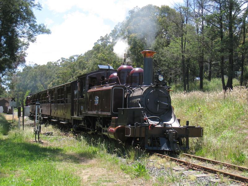 Cockatoo - Puffing Billy stream train through Cockatoo: Puffing Billy heading south from Cockatoo station