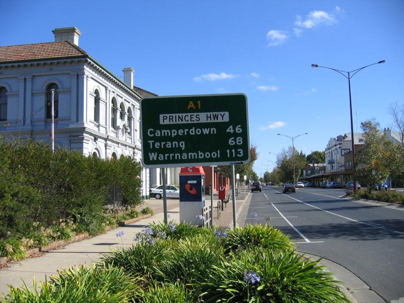 Colac photos - Travel Victoria: accommodation & visitor guide