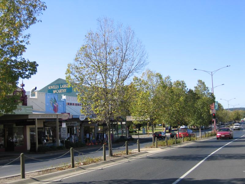 Colac photos - Travel Victoria: accommodation & visitor guide