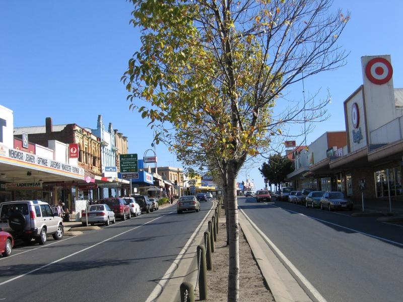 Colac - Shops and commercial centre: View west along Murray St between Gellibrand St and Corangamite St