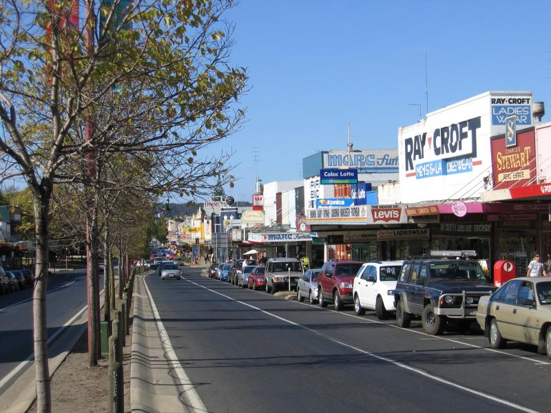 Colac - Shops and commercial centre: View east along Murray St between Gellibrand St and Corangamite St