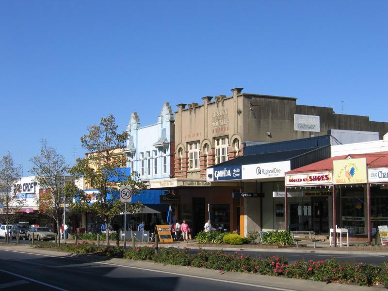 Colac photos - Travel Victoria: accommodation & visitor guide